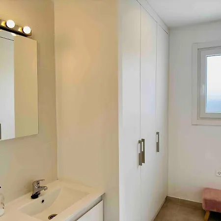 فيلة 10 - The Queen *