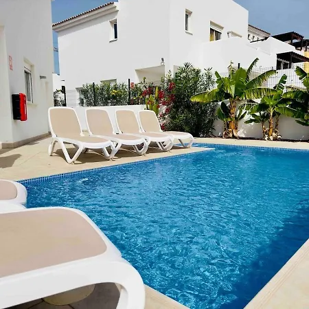 فيلة 10 - The Queen